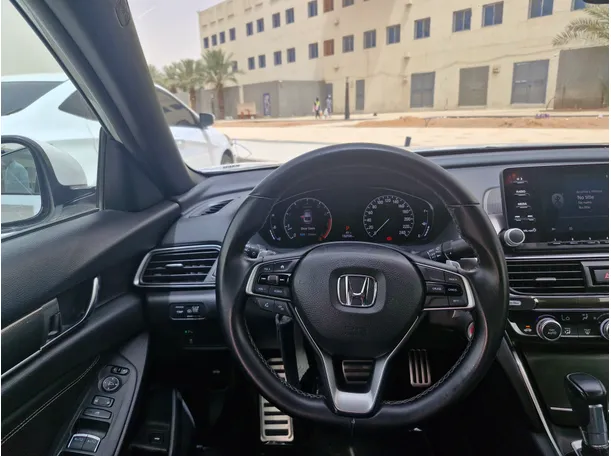 Car image 19