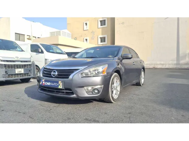 2015 نيسان ألتيما في دبي