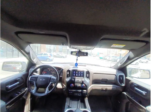 Car image 13