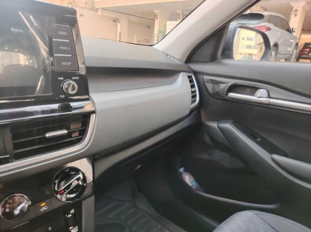 Car image 24