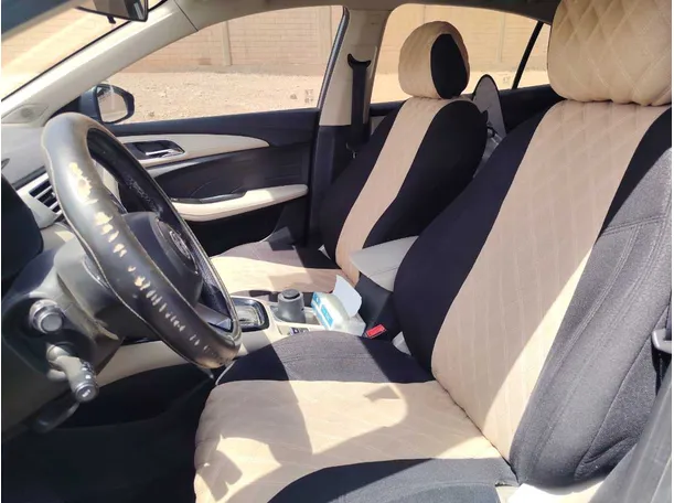 Car image 12