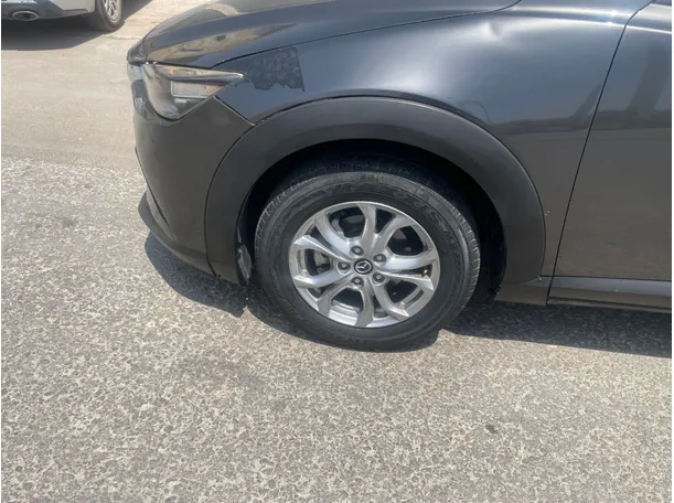 Car image 9