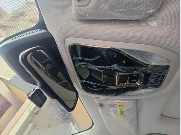 Car image 29