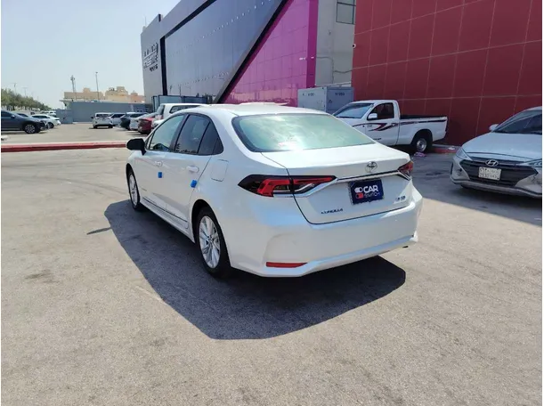 Car image 7