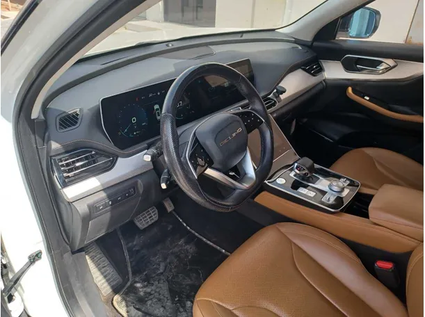 Car image 12