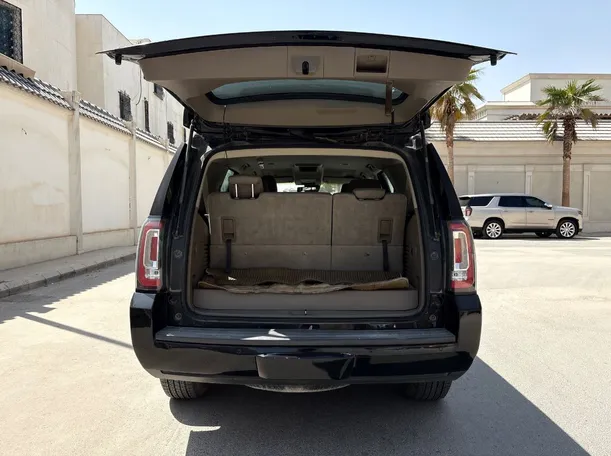 Car image 24