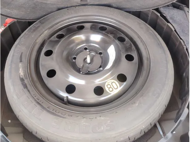 Car image 30