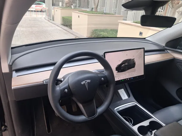 Car image 11