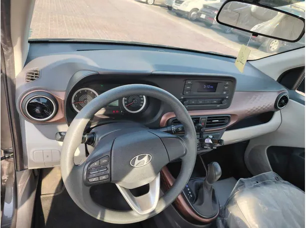 Car image 13