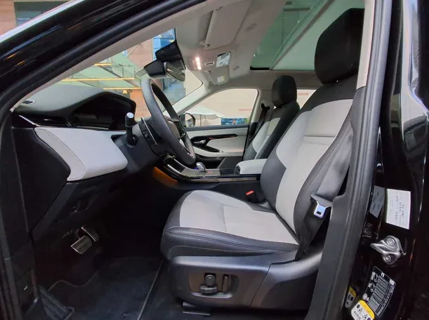 Car image 12