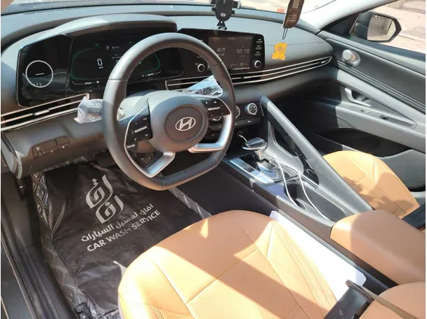 Car image 13