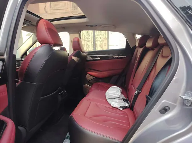 Car image 19