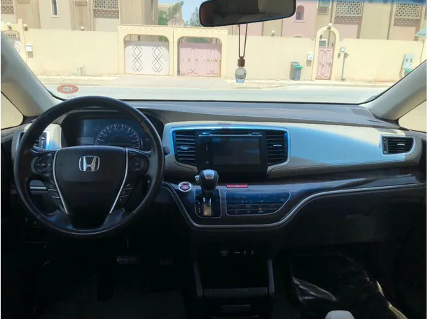 Car image 15