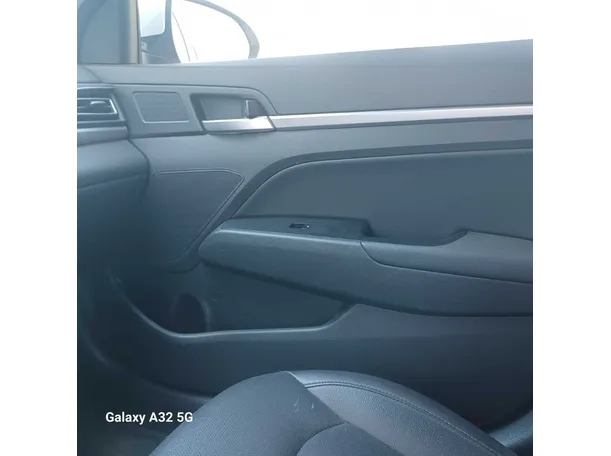 Car image 26