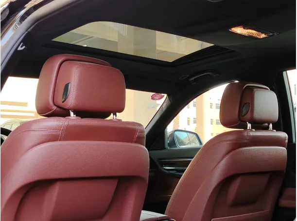 Car image 17