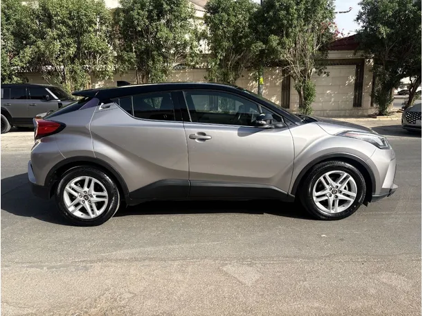 Car image 4