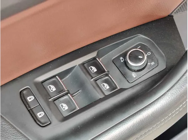 Car image 38