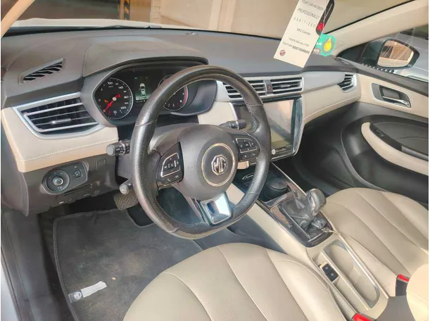 Car image 13