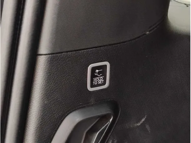 Car image 37