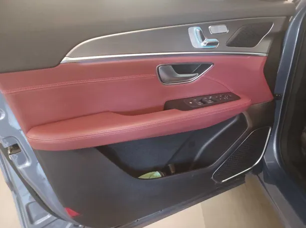 Car image 10