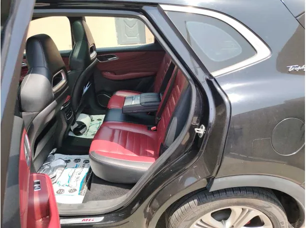 Car image 15