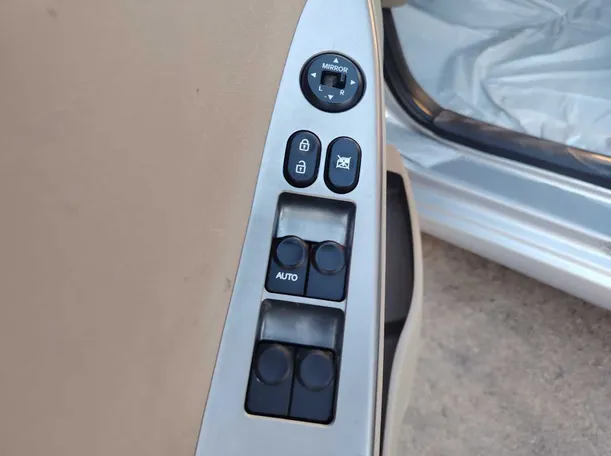 Car image 25