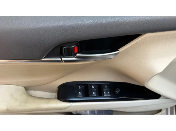 Car image 28