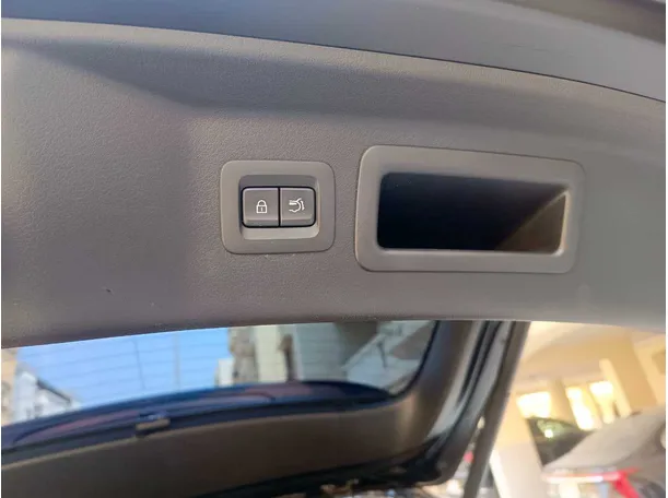 Car image 35