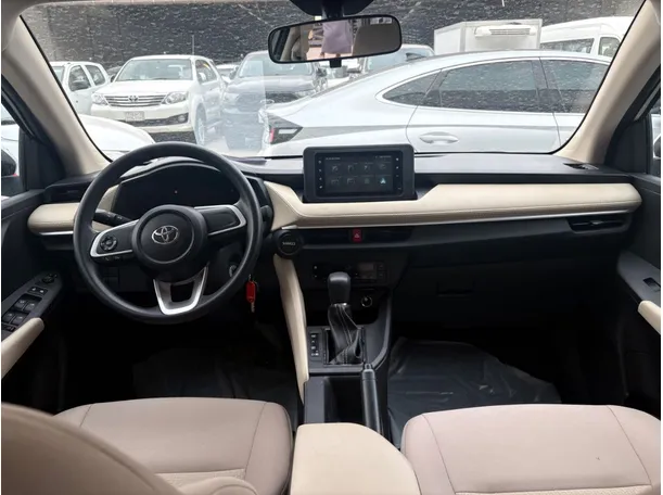 Car image 18