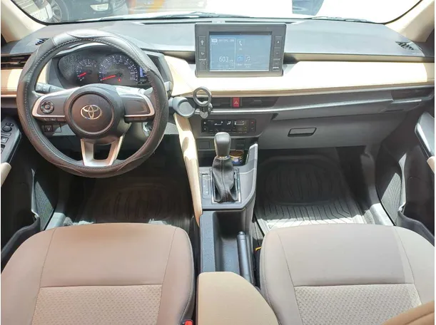 Car image 15