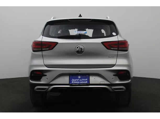 Car image 12