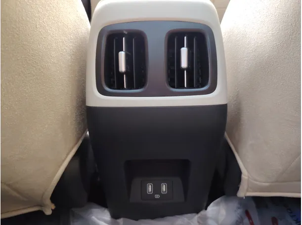 Car image 29