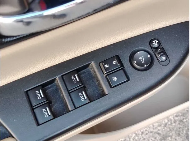 Car image 34
