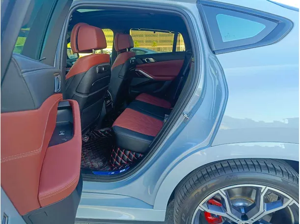 Car image 20