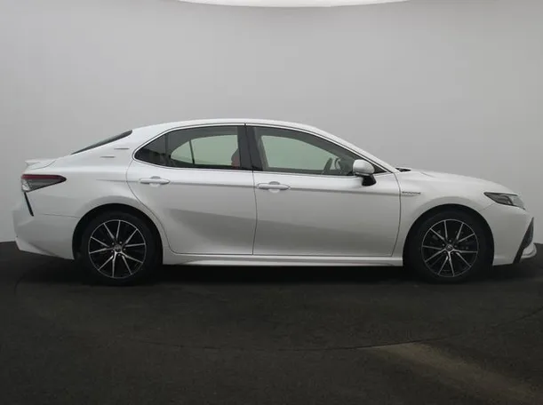 Car image 13
