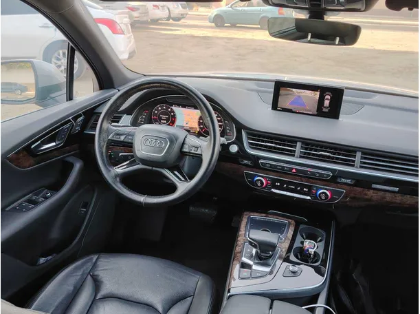 Car image 26