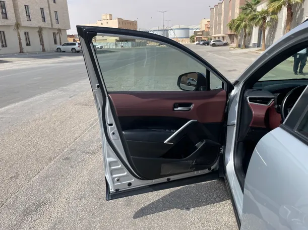 Car image 11