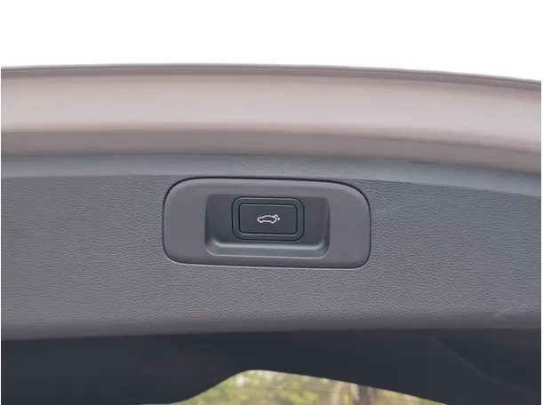 Car image 35