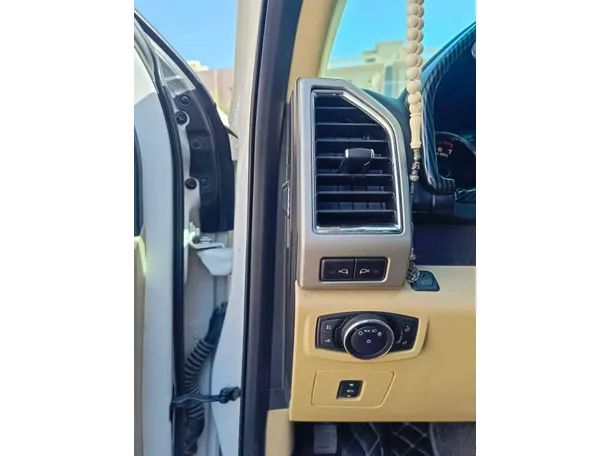 Car image 40