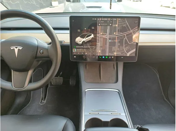 Car image 16