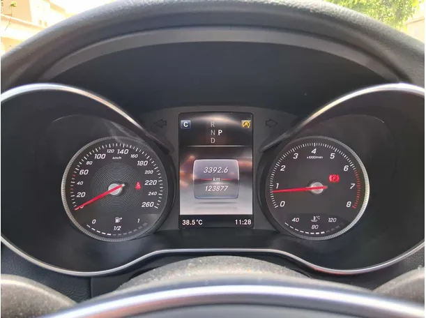 Car image 18