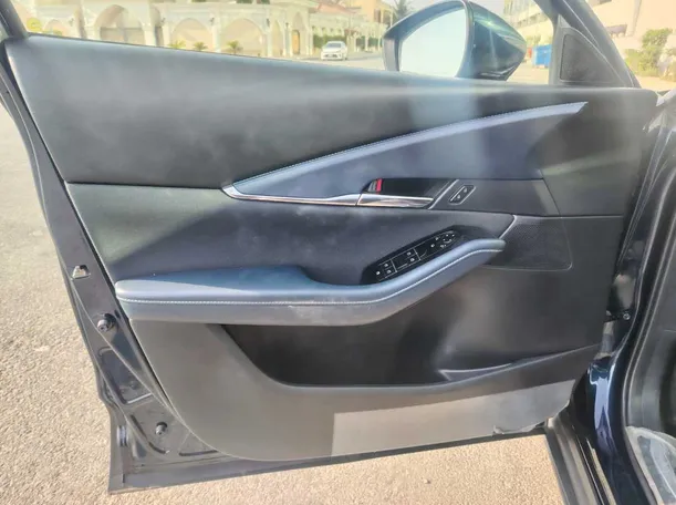 Car image 11