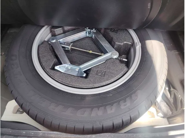 Car image 28