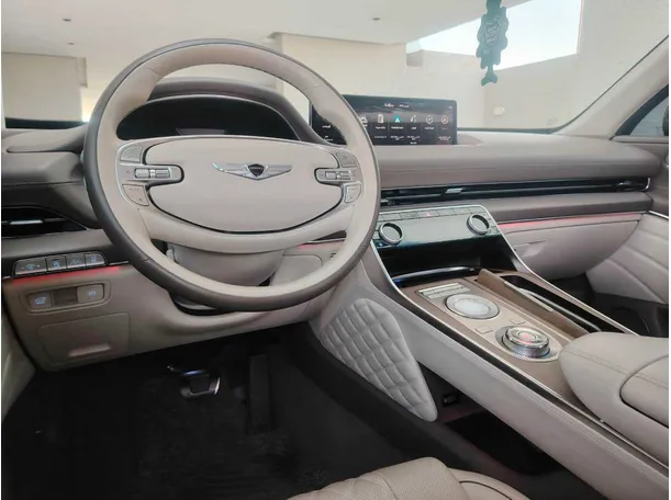 Car image 26