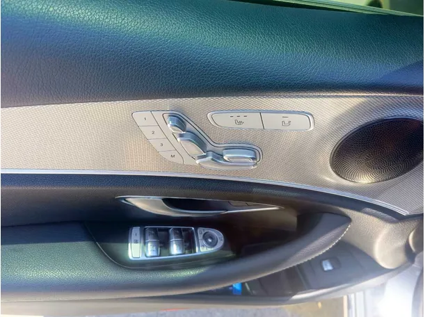 Car image 32