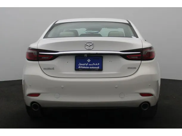 Car image 12