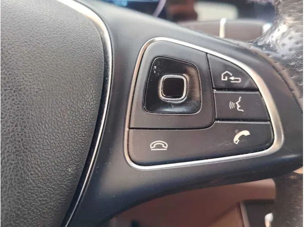 Car image 32