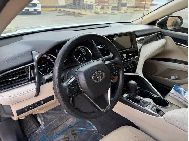 Car image 12