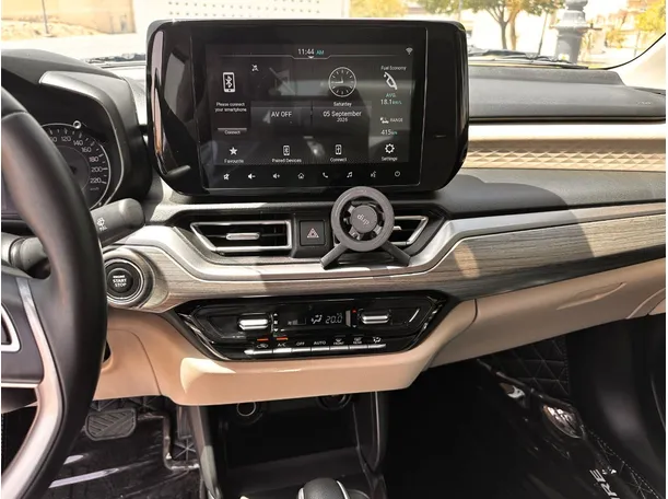Car image 18