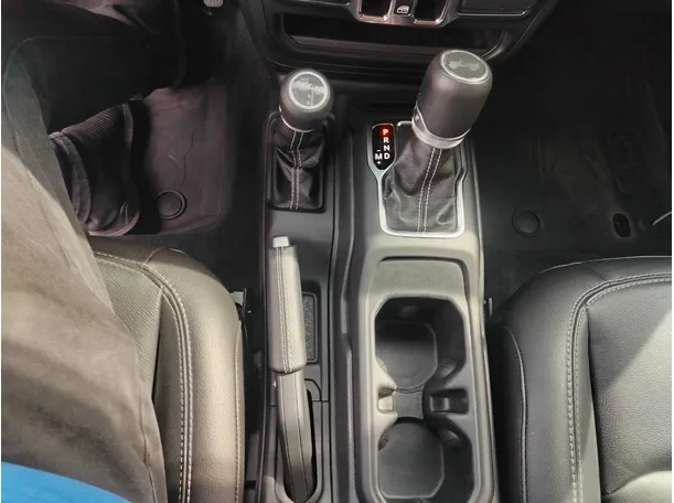 Car image 26